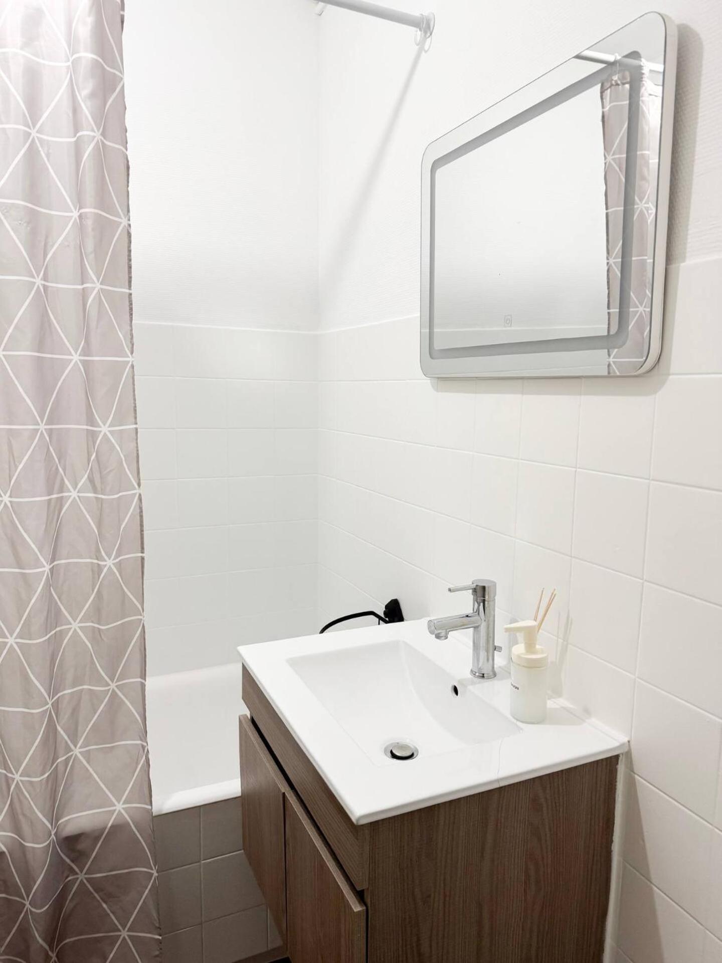 Le London, Proche Aeroport Appartement